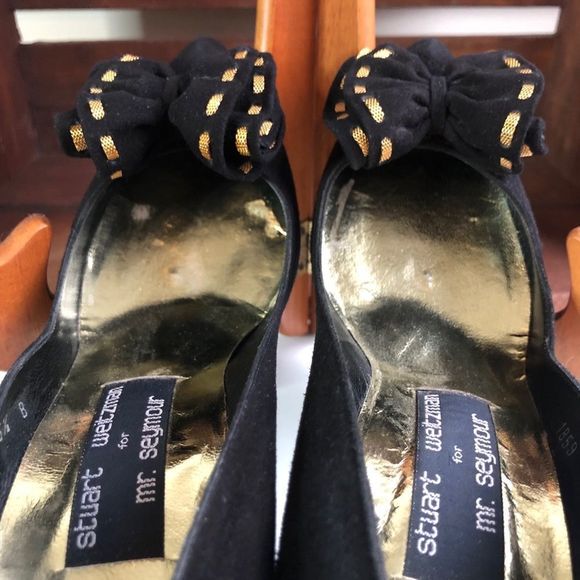 Stuart Weitzman Vintage Black Bow Heel Gold Pumps - Picture 13 of 15